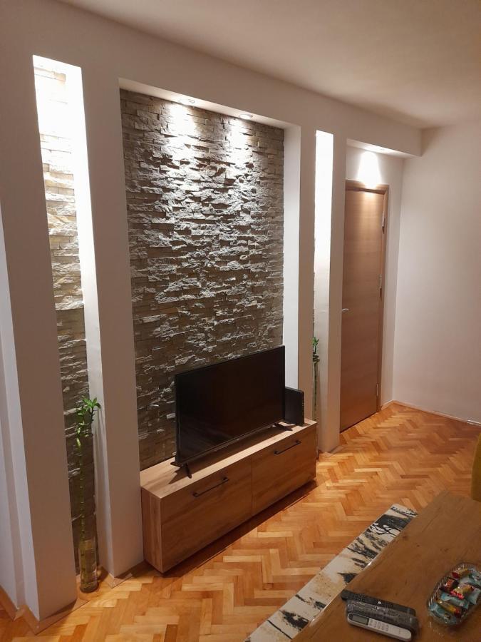 Holiday Apartaments 2 Ni Eksteriør bilde