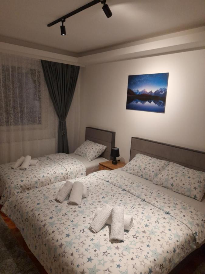 Holiday Apartaments 2 Ni Eksteriør bilde