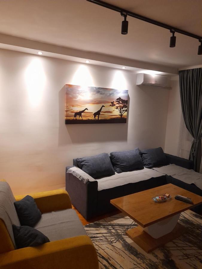 Holiday Apartaments 2 Ni Eksteriør bilde