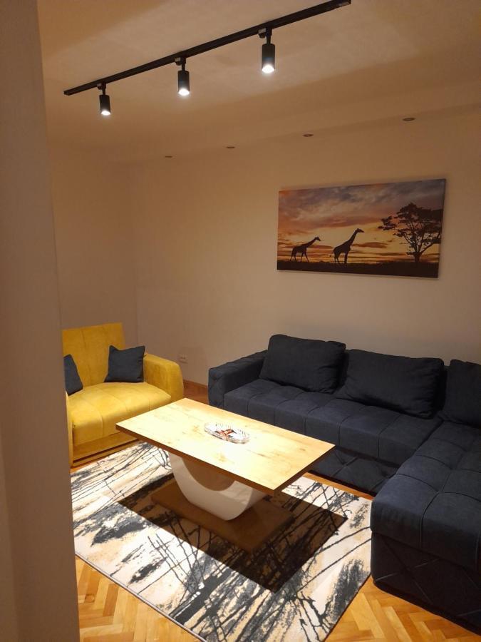 Holiday Apartaments 2 Ni Eksteriør bilde
