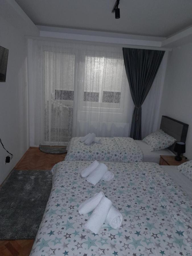 Holiday Apartaments 2 Ni Eksteriør bilde