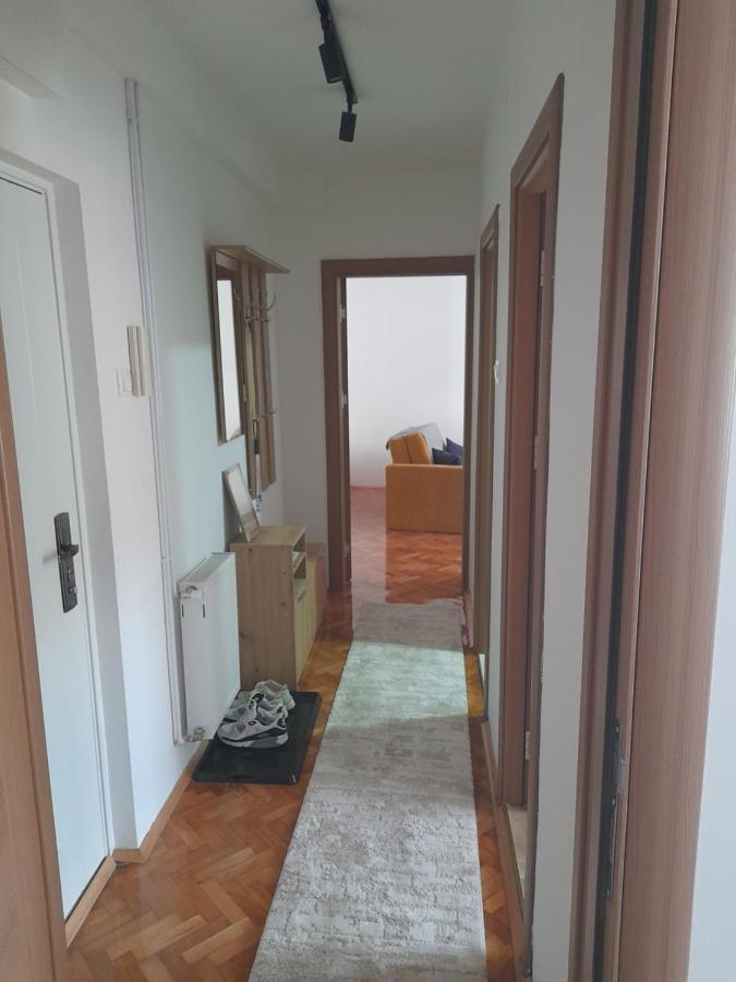 Holiday Apartaments 2 Ni Eksteriør bilde