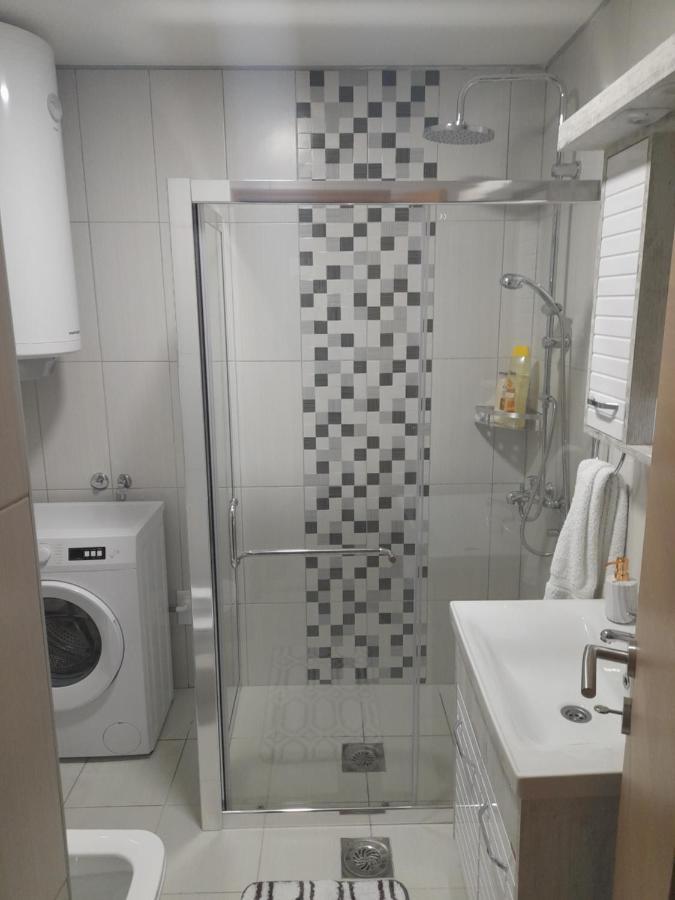 Holiday Apartaments 2 Ni Eksteriør bilde