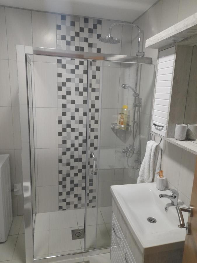 Holiday Apartaments 2 Ni Eksteriør bilde