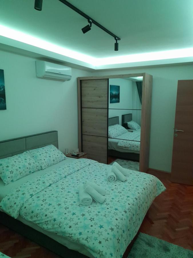 Holiday Apartaments 2 Ni Eksteriør bilde