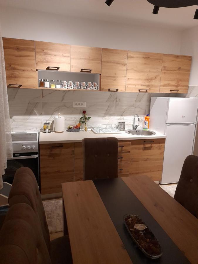 Holiday Apartaments 2 Ni Eksteriør bilde