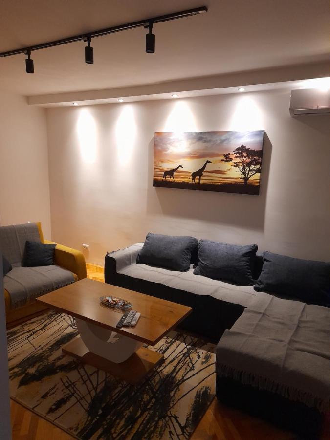 Holiday Apartaments 2 Ni Eksteriør bilde
