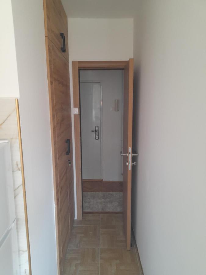 Holiday Apartaments 2 Ni Eksteriør bilde