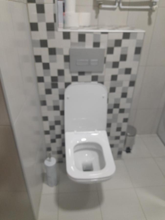 Holiday Apartaments 2 Ni Eksteriør bilde