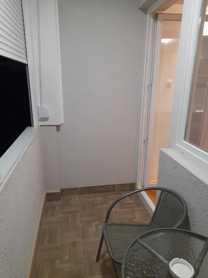 Holiday Apartaments 2 Ni Eksteriør bilde