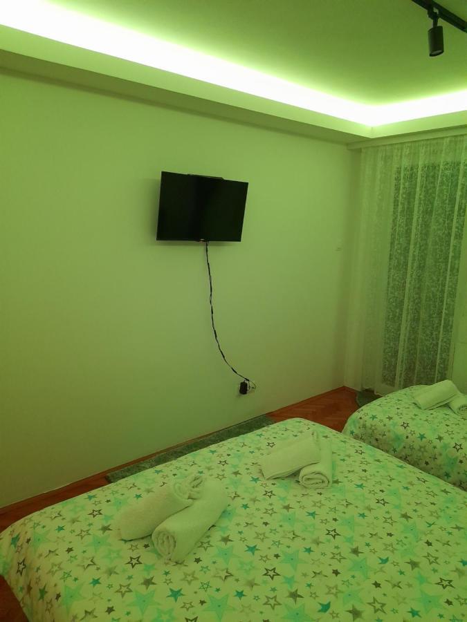 Holiday Apartaments 2 Ni Eksteriør bilde