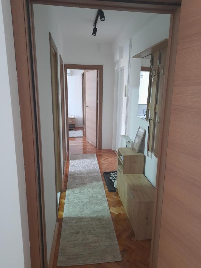 Holiday Apartaments 2 Ni Eksteriør bilde