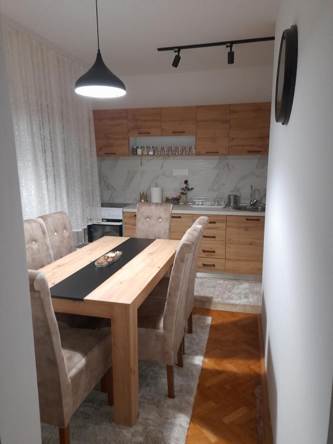 Holiday Apartaments 2 Ni Eksteriør bilde
