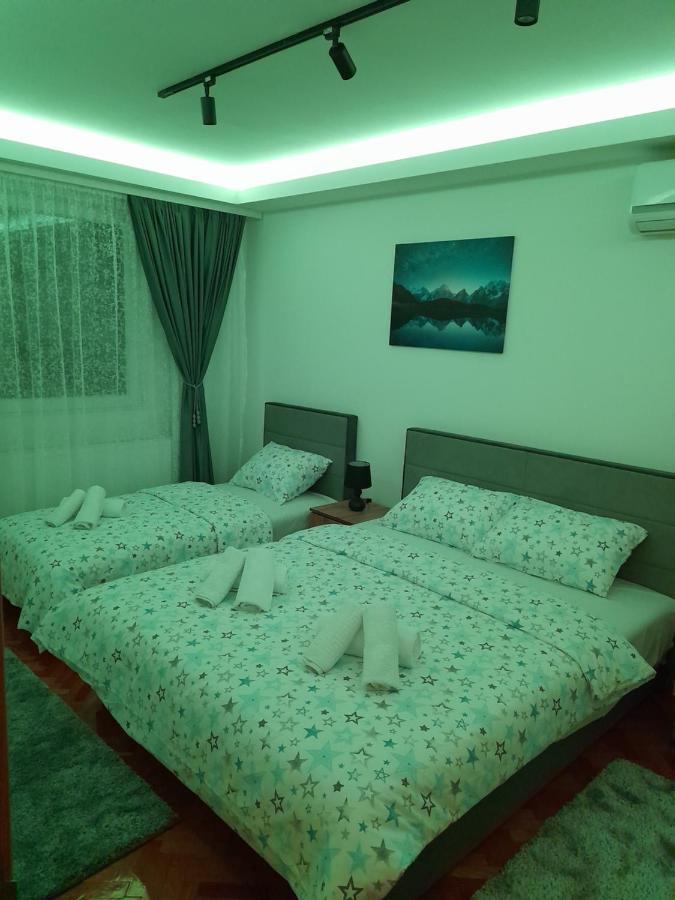 Holiday Apartaments 2 Ni Eksteriør bilde