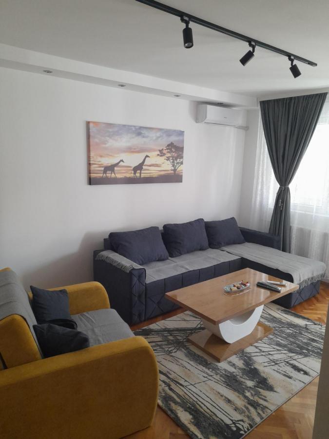 Holiday Apartaments 2 Ni Eksteriør bilde